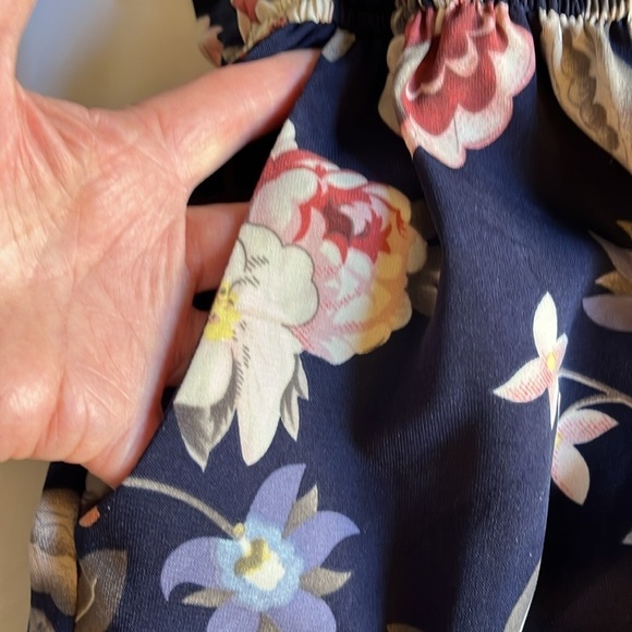 One❤️Clothing navy blue floral long sleeved romper. Size XS. Open V in the back. - Picture 14 of 14